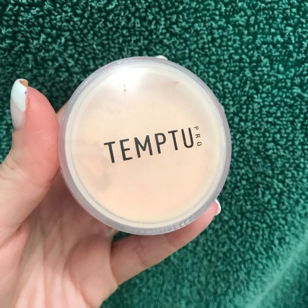 Temptu setting powder medium 2.